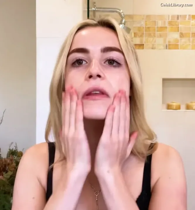 Kiernan Shipka photo 13 of 2601
