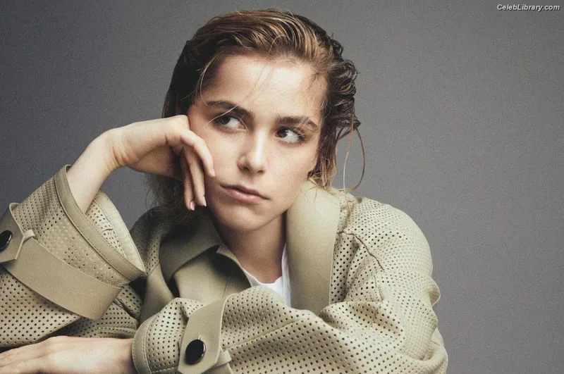 Kiernan Shipka photo 19 of 2601