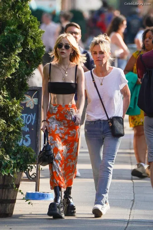 Kiernan Shipka photo 2 of 2601