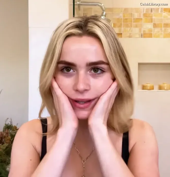 Kiernan Shipka photo 8 of 2601