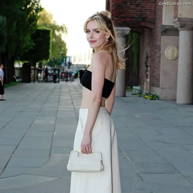 Kiernan Shipka photo 11 of 2601