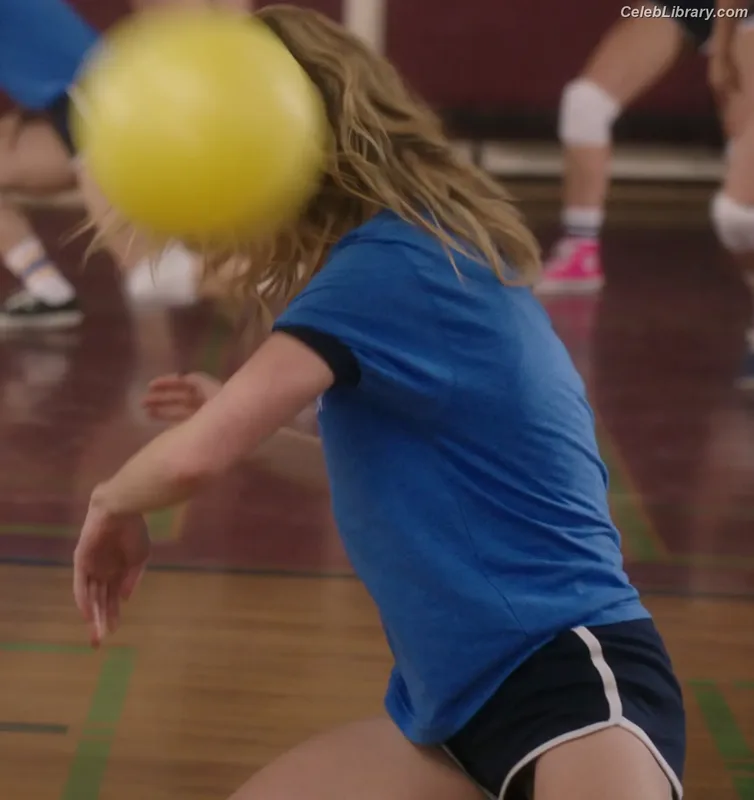 Kiernan Shipka photo 2 of 2601