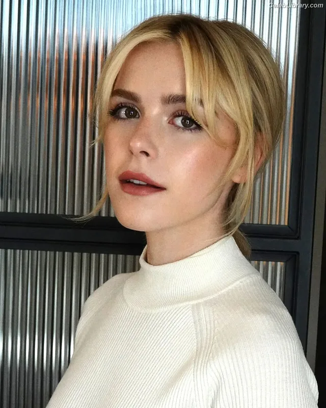 Kiernan Shipka photo 6 of 2601