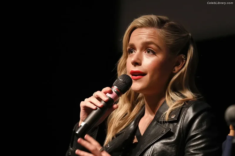 Kiernan Shipka photo 2 of 2601