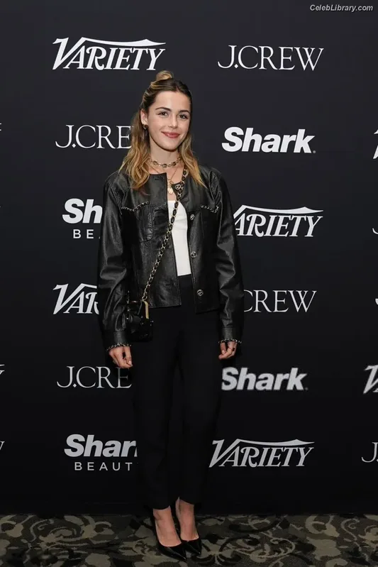 Kiernan Shipka photo 20 of 2601
