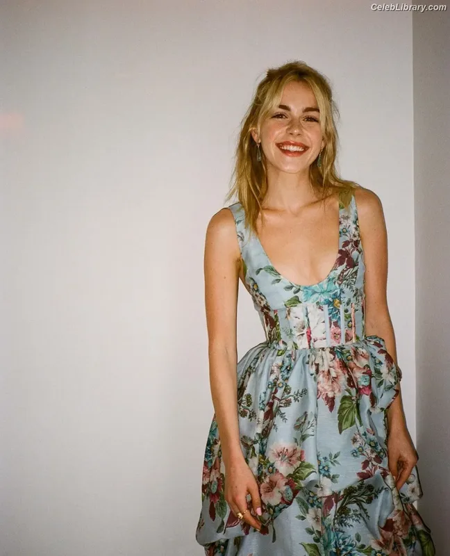 Kiernan Shipka photo 2 of 2601