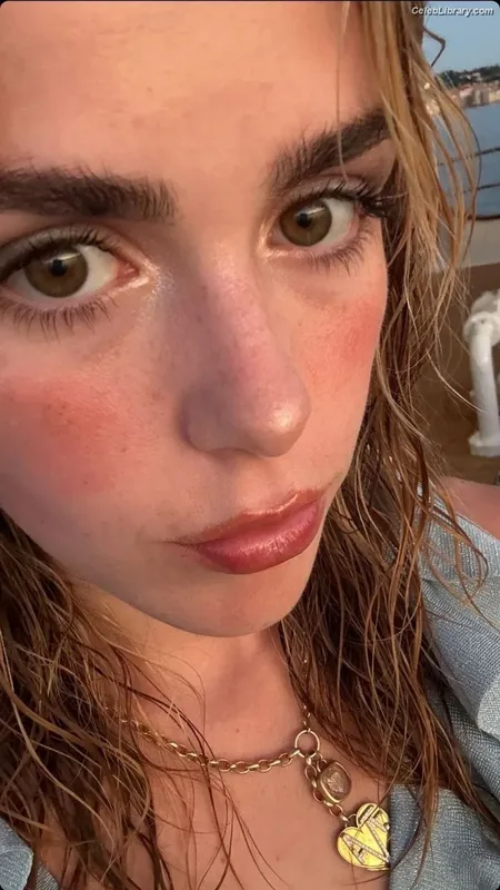 Kiernan Shipka photo 10 of 2601