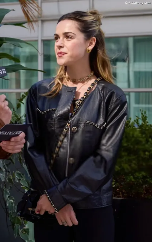 Kiernan Shipka photo 2 of 2601