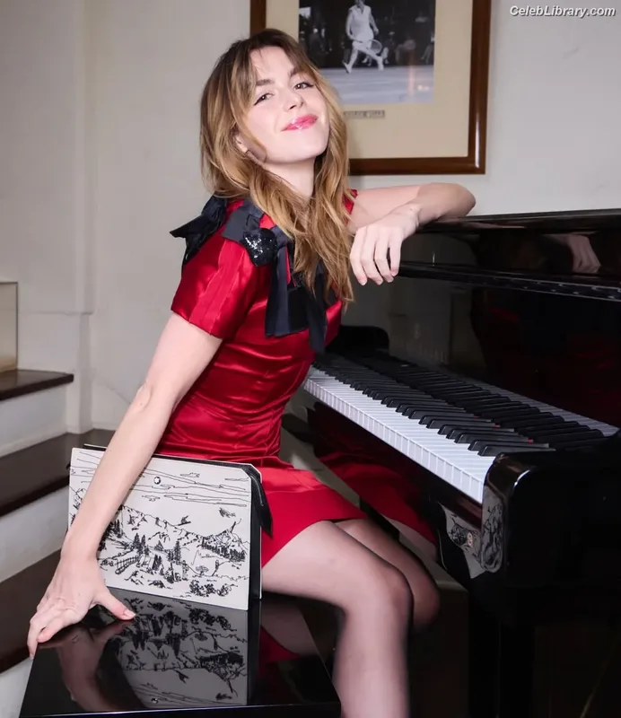 Kiernan Shipka photo 19 of 2601