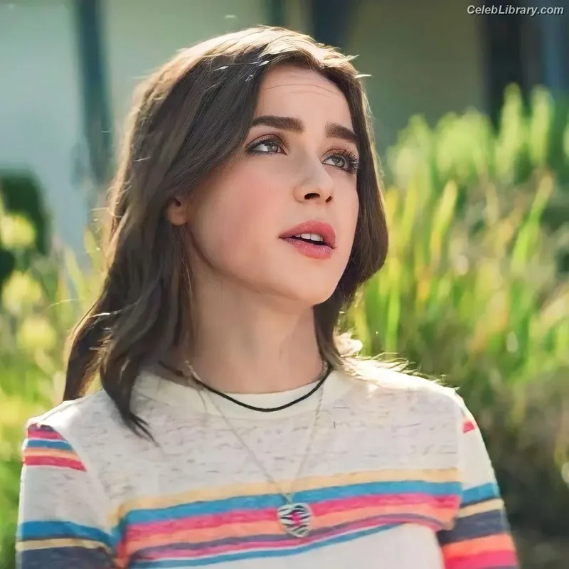 Kiernan Shipka photo 6 of 2601