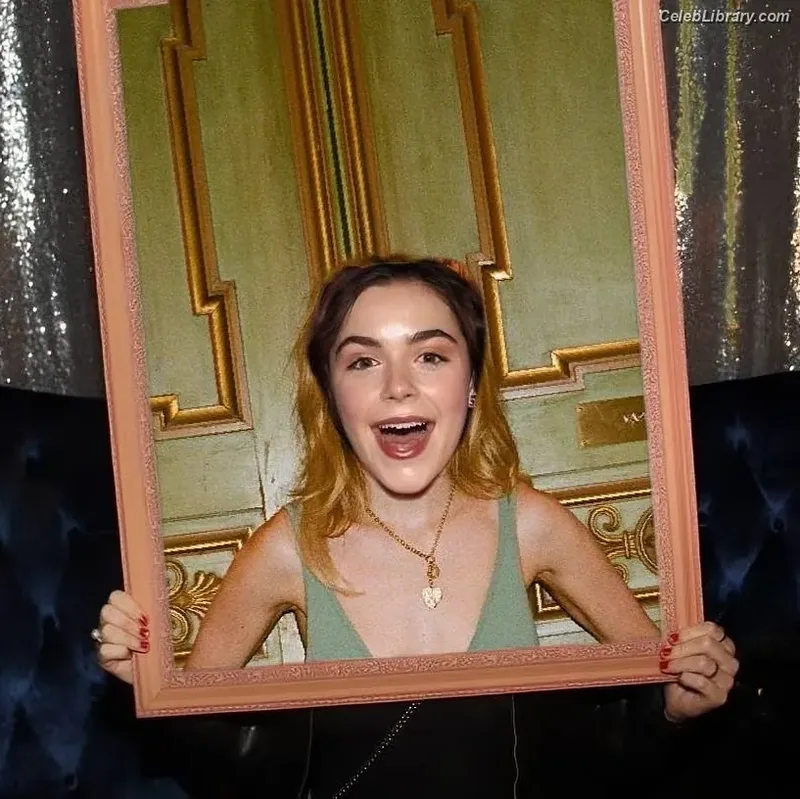 Kiernan Shipka photo 7 of 2601