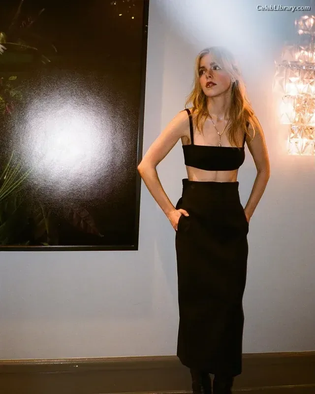 Kiernan Shipka photo 2 of 2601