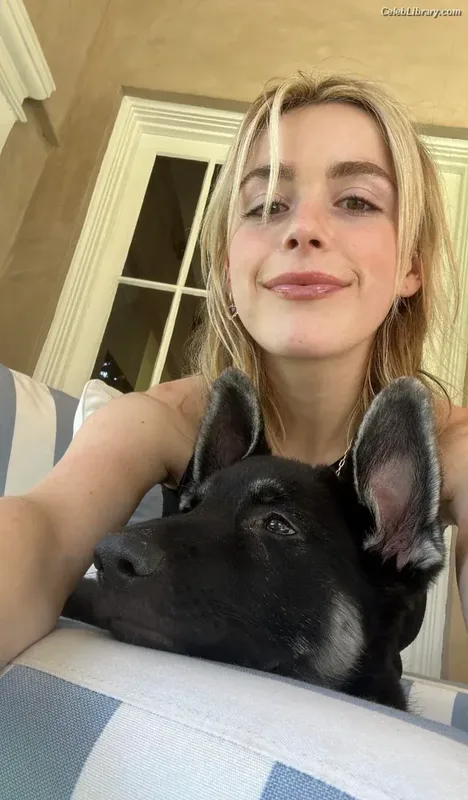 Kiernan Shipka photo 15 of 2601