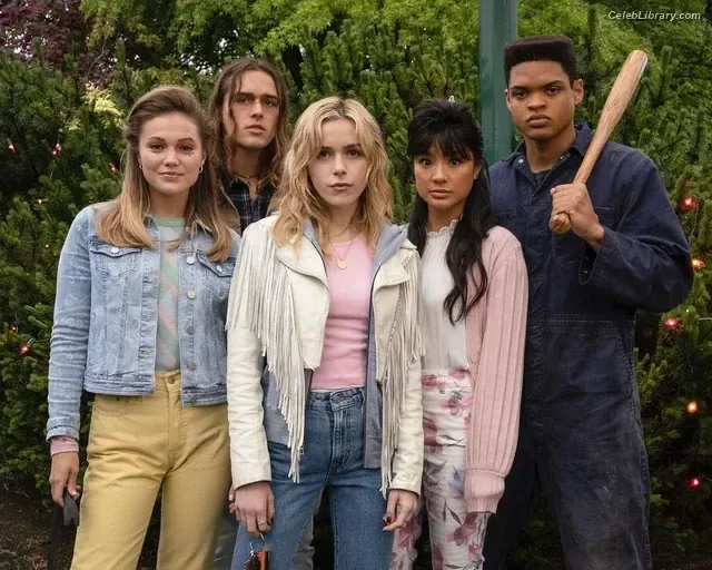 Kiernan Shipka photo 1 of 2601