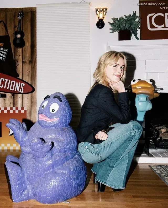 Kiernan Shipka photo 13 of 2601
