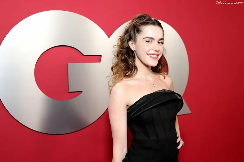 Kiernan Shipka photo 2 of 2601