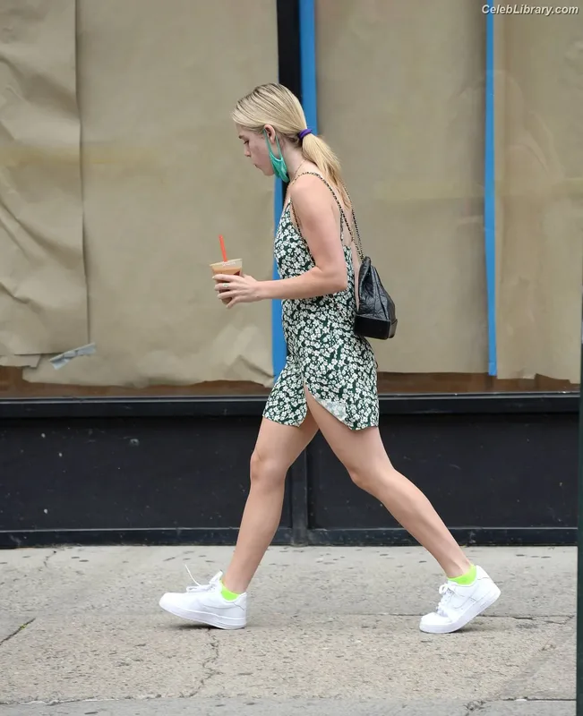 Kiernan Shipka photo 2 of 2601