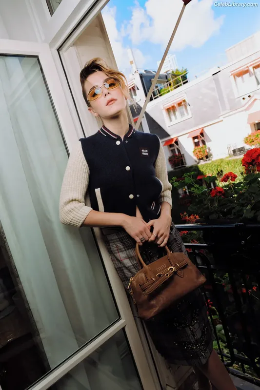 Kiernan Shipka photo 5 of 2601