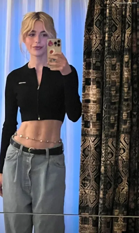 Kiernan Shipka photo 5 of 2601
