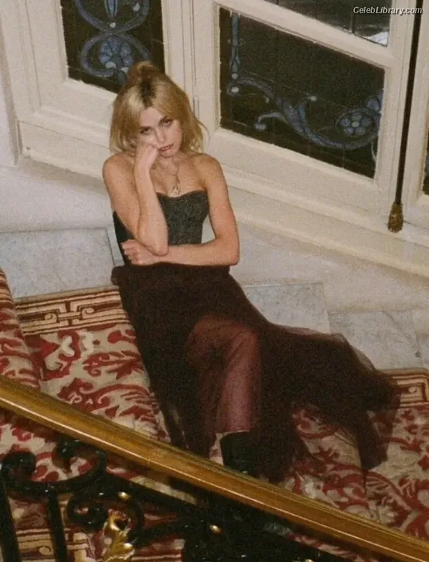 Kiernan Shipka photo 11 of 2601