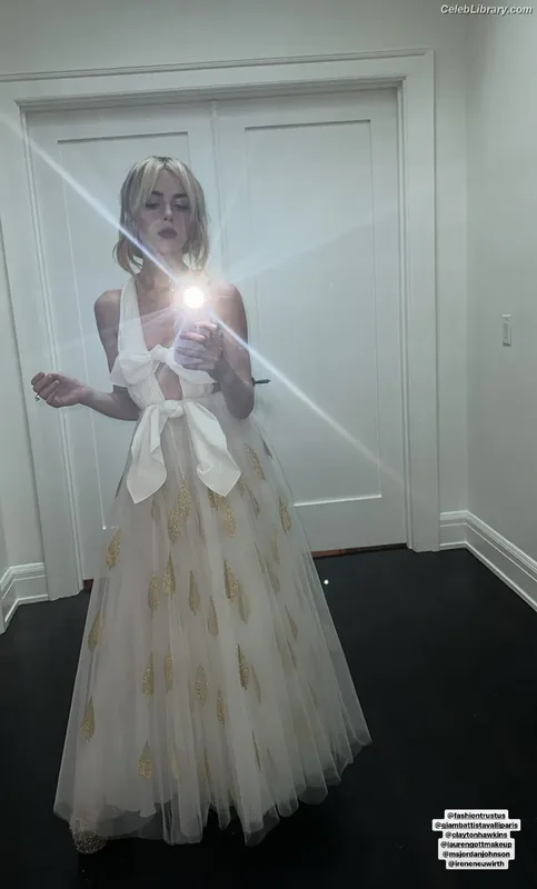 Kiernan Shipka photo 1 of 2601