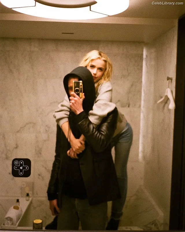 Kiernan Shipka photo 11 of 2601