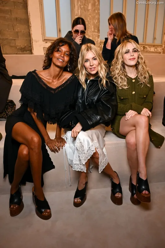 Kiernan Shipka photo 2 of 2601