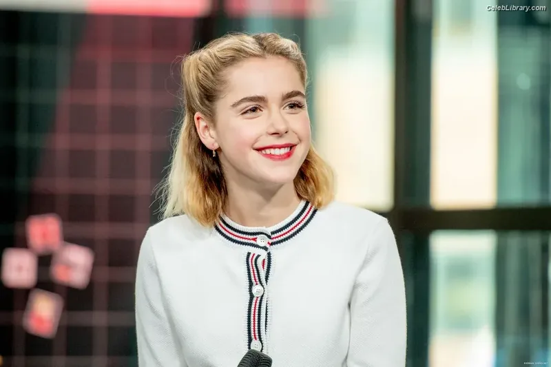Kiernan Shipka photo 4 of 2601