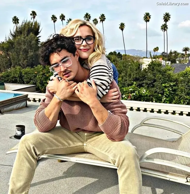 Kiernan Shipka photo 19 of 2601