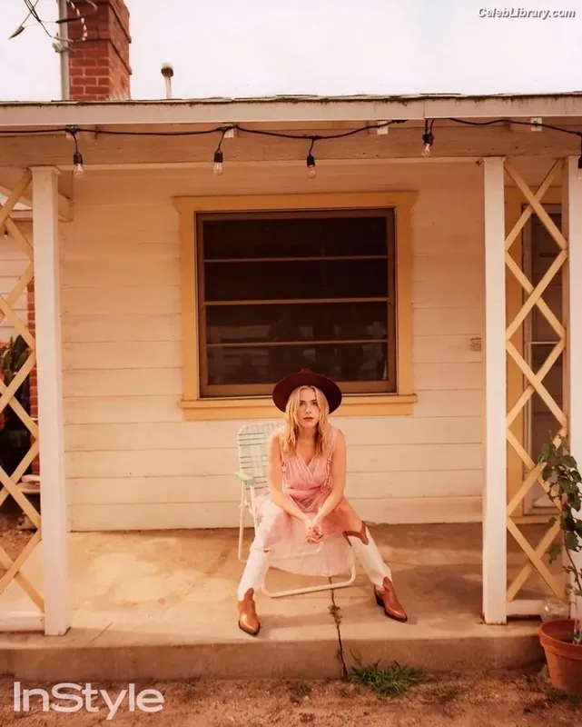 Kiernan Shipka photo 10 of 2601