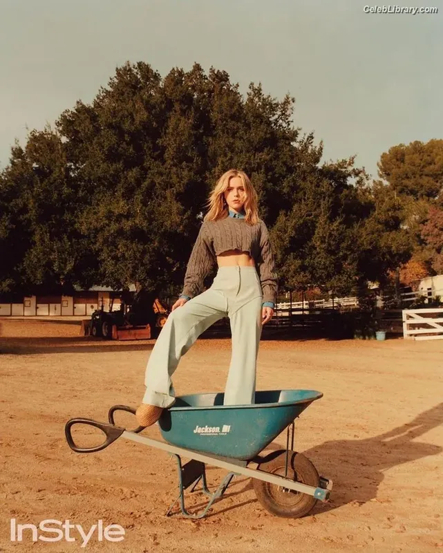 Kiernan Shipka photo 16 of 2601