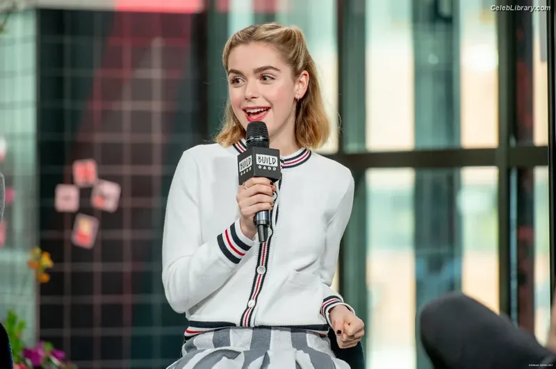 Kiernan Shipka photo 2 of 2601