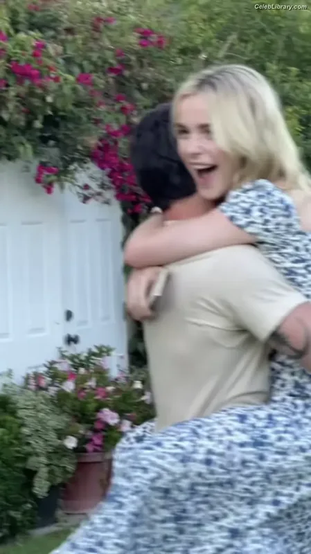 Kiernan Shipka photo 10 of 2601