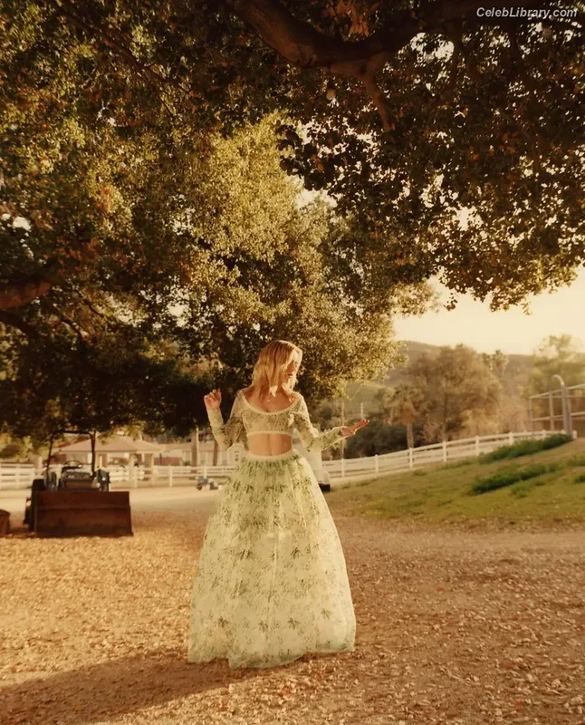 Kiernan Shipka photo 17 of 2601