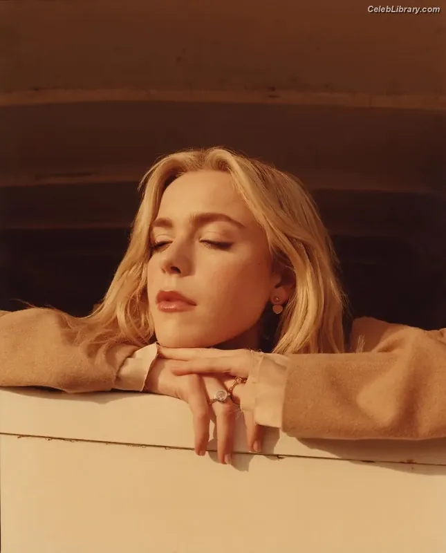 Kiernan Shipka photo 15 of 2601