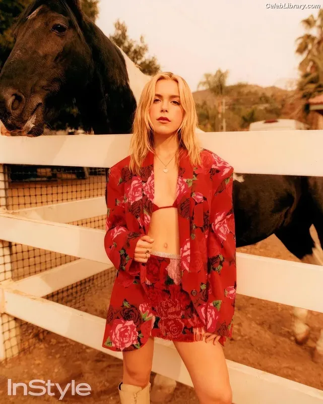 Kiernan Shipka photo 5 of 2601