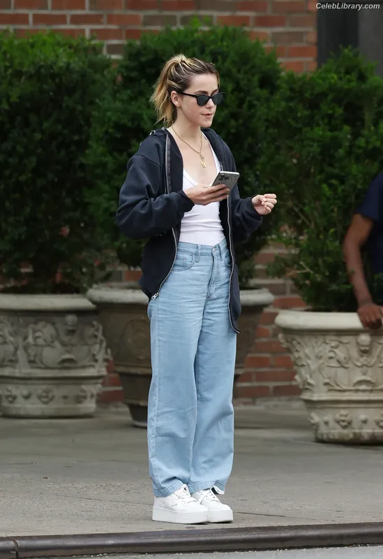 Kiernan Shipka photo 19 of 2601