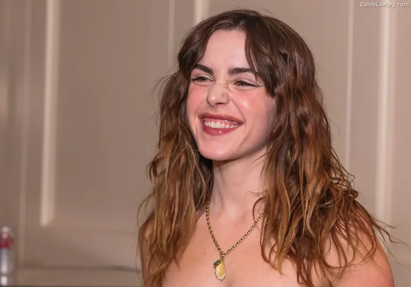 Kiernan Shipka photo 1 of 2601