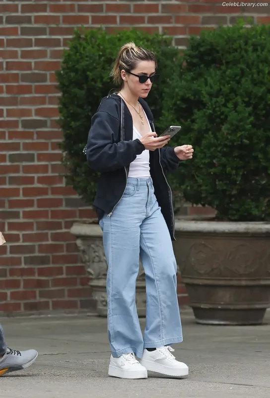 Kiernan Shipka photo 21 of 2601