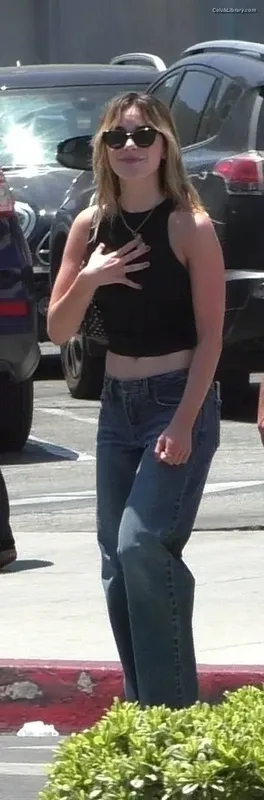 Kiernan Shipka photo 2 of 2601
