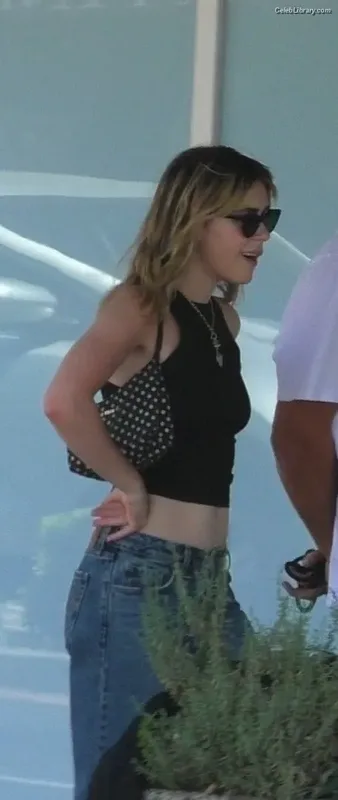 Kiernan Shipka photo 13 of 2601