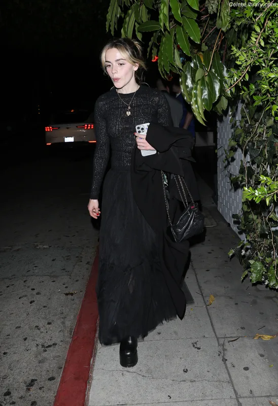 Kiernan Shipka photo 1 of 2601