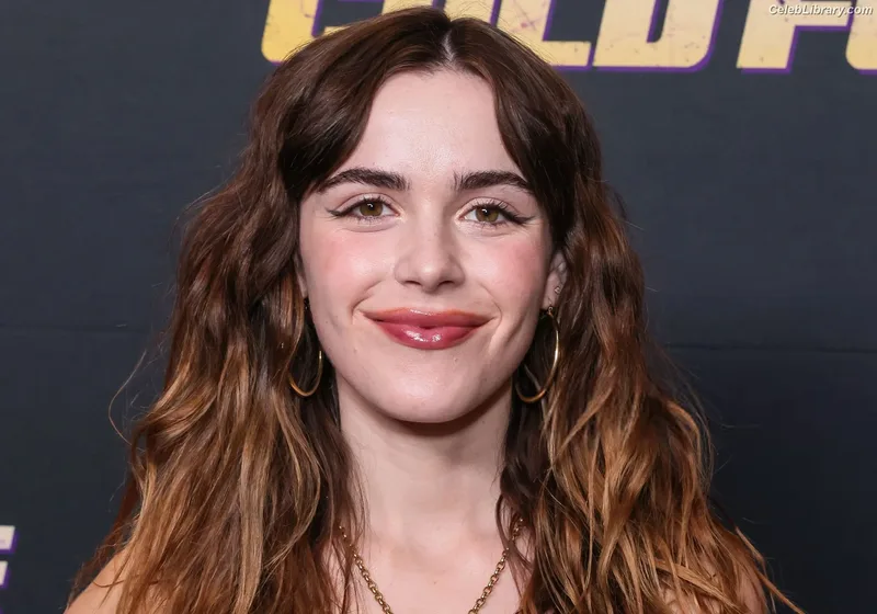 Kiernan Shipka photo 12 of 2601