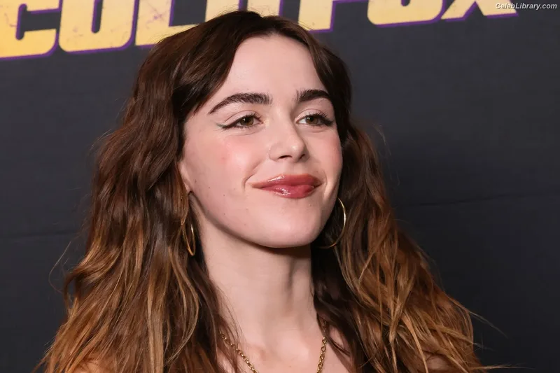 Kiernan Shipka photo 21 of 2601