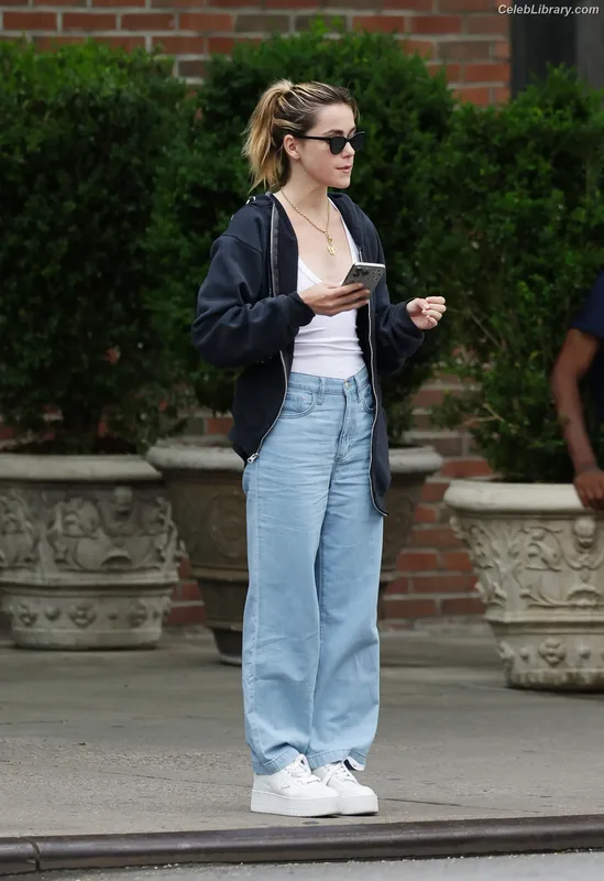 Kiernan Shipka photo 6 of 2601