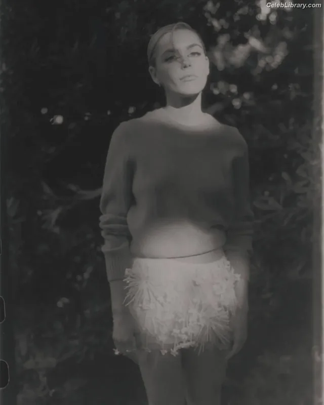 Kiernan Shipka photo 9 of 2601