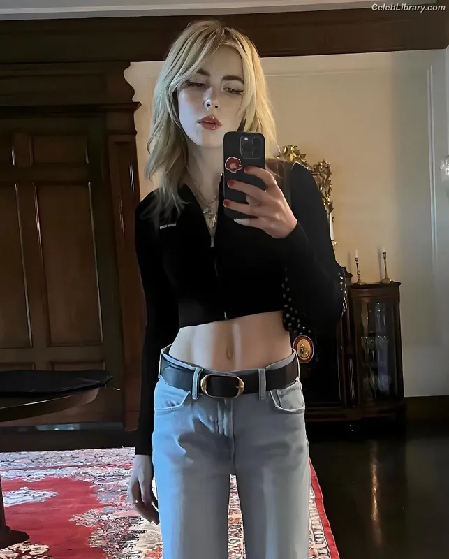 Kiernan Shipka photo 11 of 2601