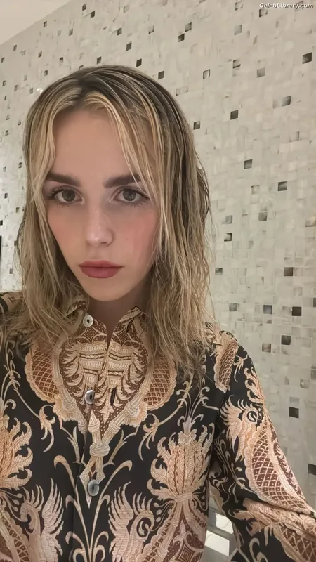 Kiernan Shipka photo 14 of 2601
