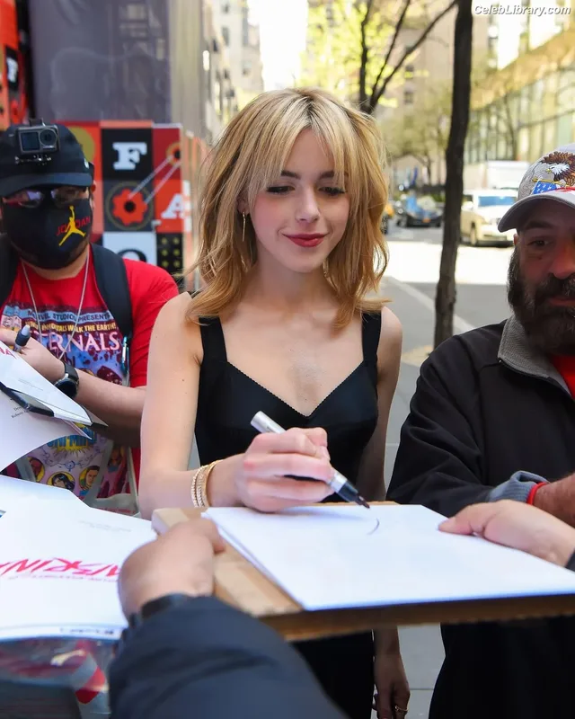 Kiernan Shipka photo 9 of 2601