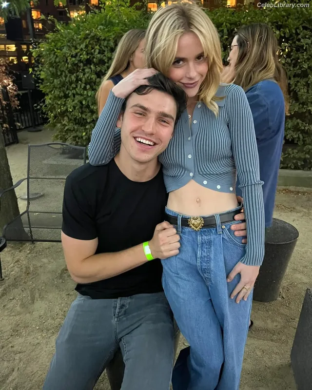 Kiernan Shipka photo 15 of 2601
